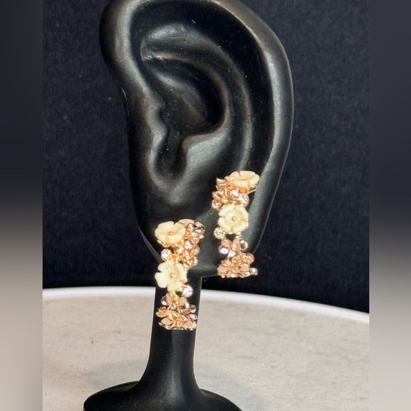 Lauren Conrad Rose Gold Tone Open Hoops Flower Earrings 1in - Picture 2 of 9